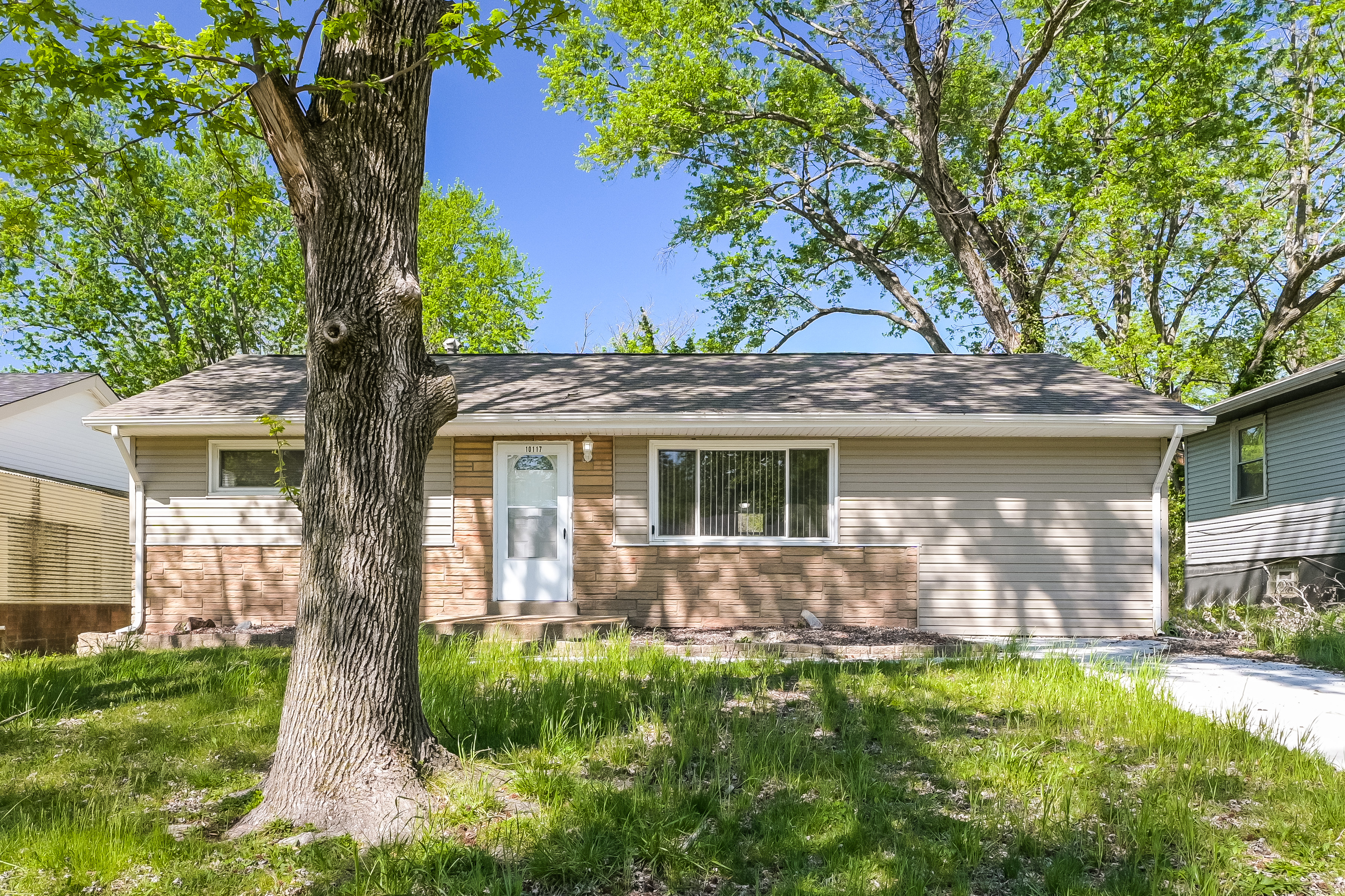 10117 Crown Point Dr St. Louis, MO 63136